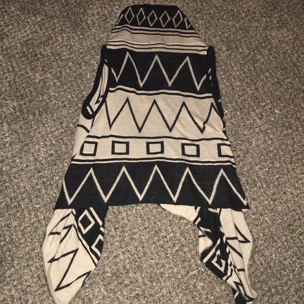 Aztec Printed High-Low Vest - Picture 2 of 2